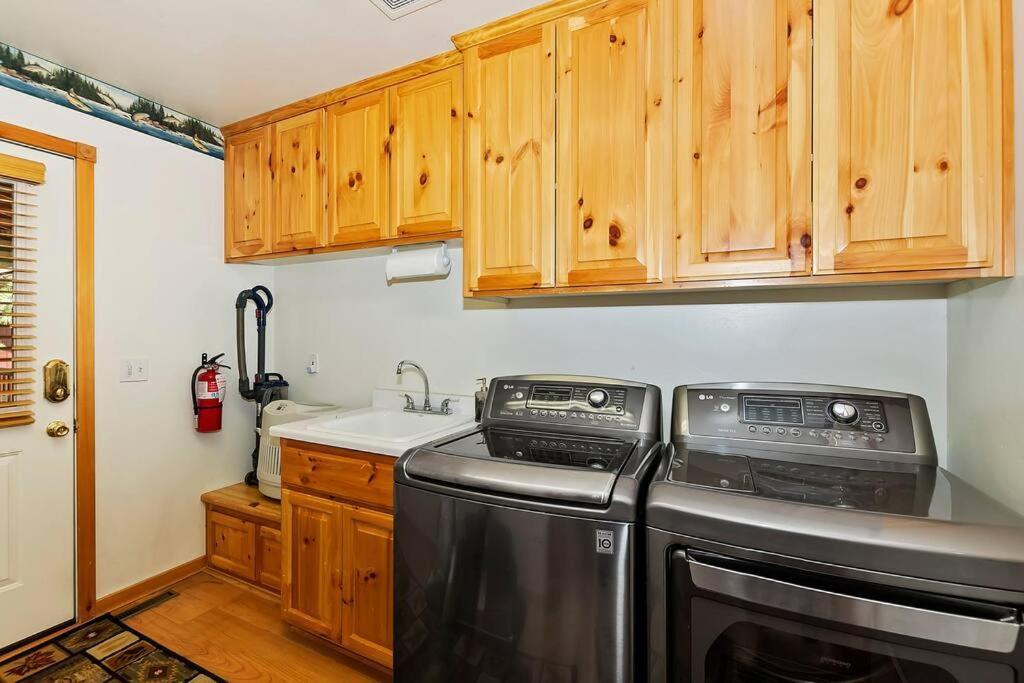 Teakwood - 3-Br Spa, Fire Pit, Quiet, Ac, Centrally Located Villa Big Bear Lake Eksteriør bilde
