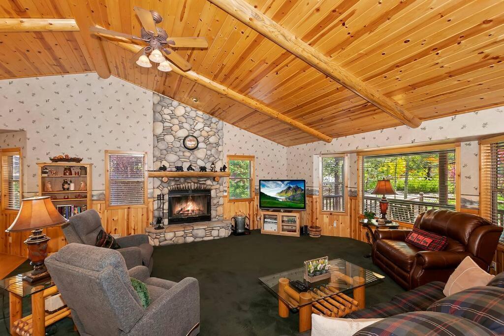 Teakwood - 3-Br Spa, Fire Pit, Quiet, Ac, Centrally Located Villa Big Bear Lake Eksteriør bilde