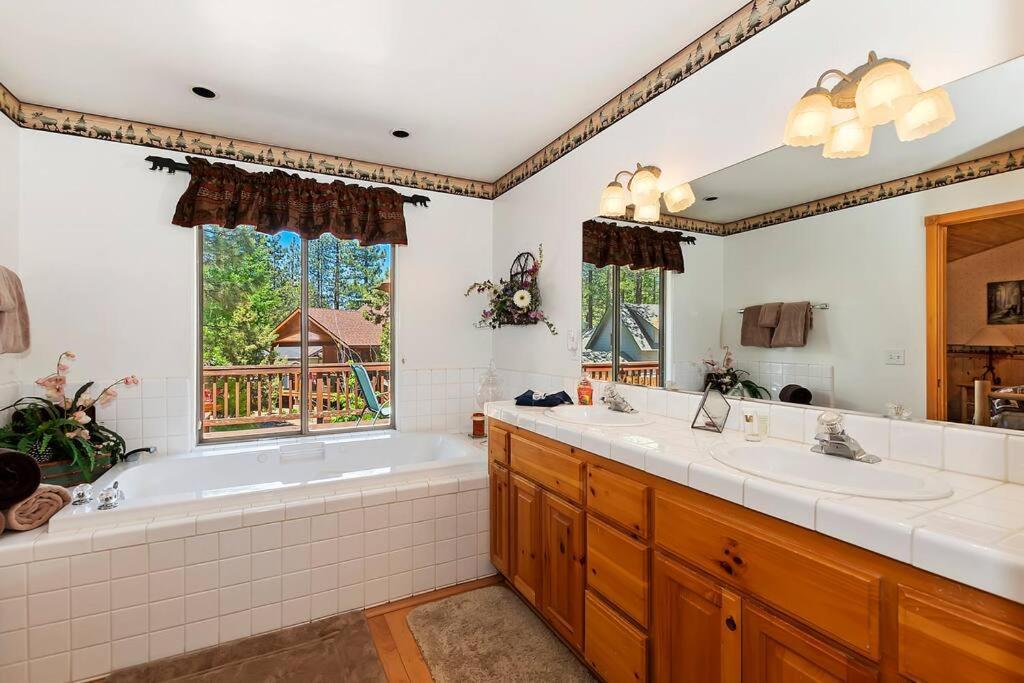 Teakwood - 3-Br Spa, Fire Pit, Quiet, Ac, Centrally Located Villa Big Bear Lake Eksteriør bilde